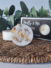 Load image into Gallery viewer, Rhubarb &amp; Elderflower Natural Soy Wax Melts